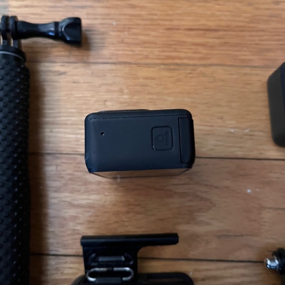 GoPro HERO7 Action Camera - Picture 5 of 11